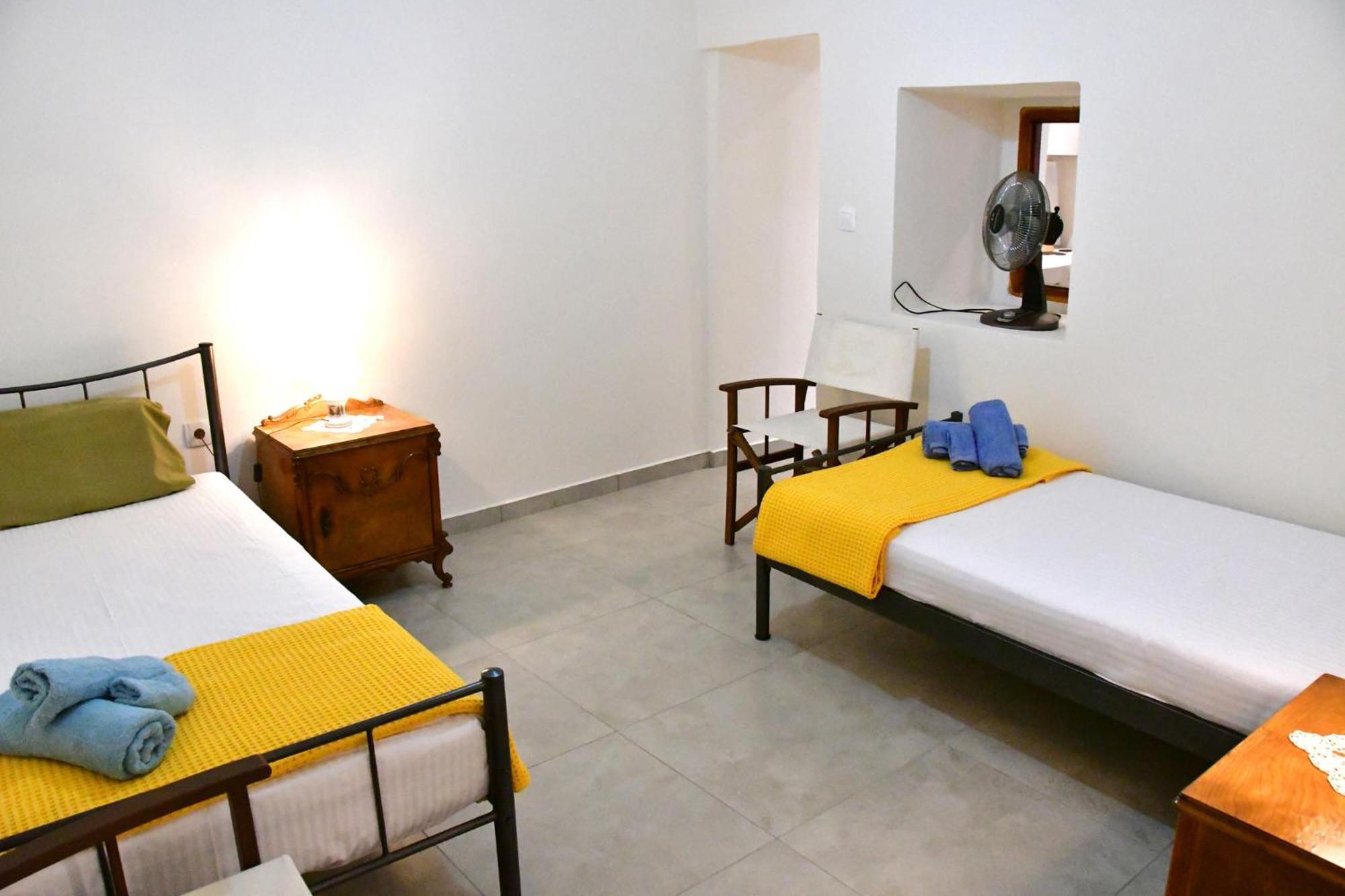 Αρχοντικό Σπίτι Στην Αίγινα Apartment Luaran gambar